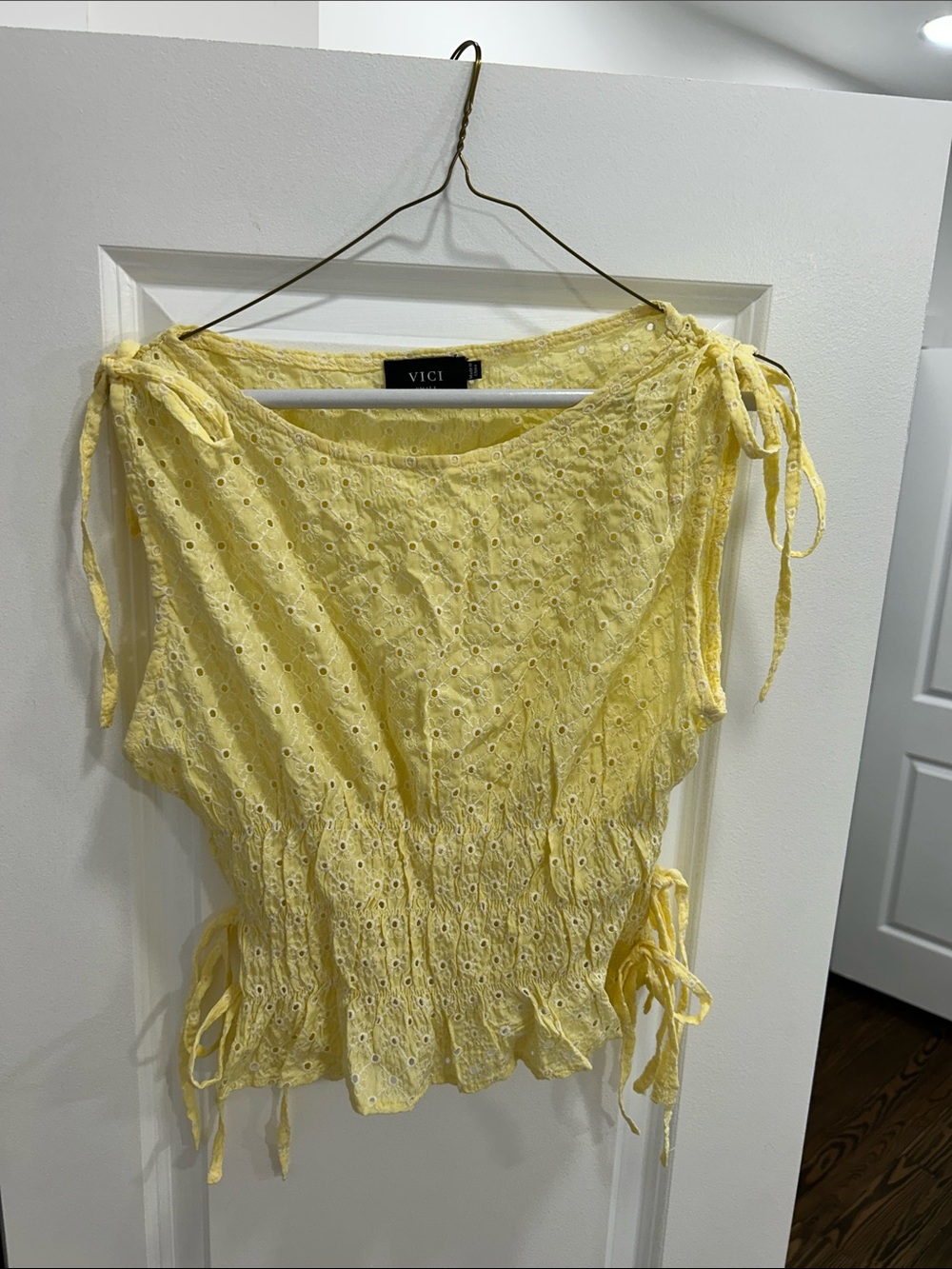 VICI Pale Yellow Eyelet Tie-Shoulder Smocked Waist Top (never worn)